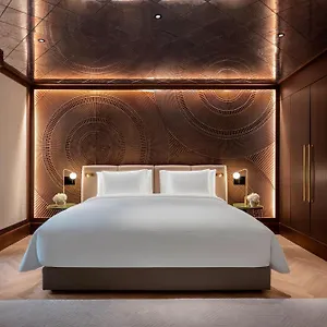 Hotel Almanac Palais