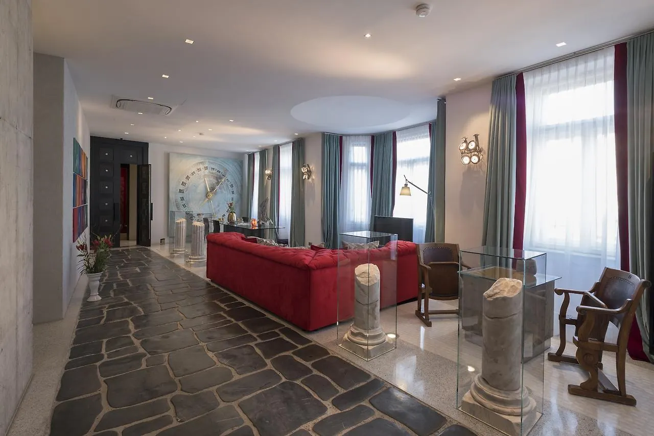 House Of Time - Fancy Suites Hotel